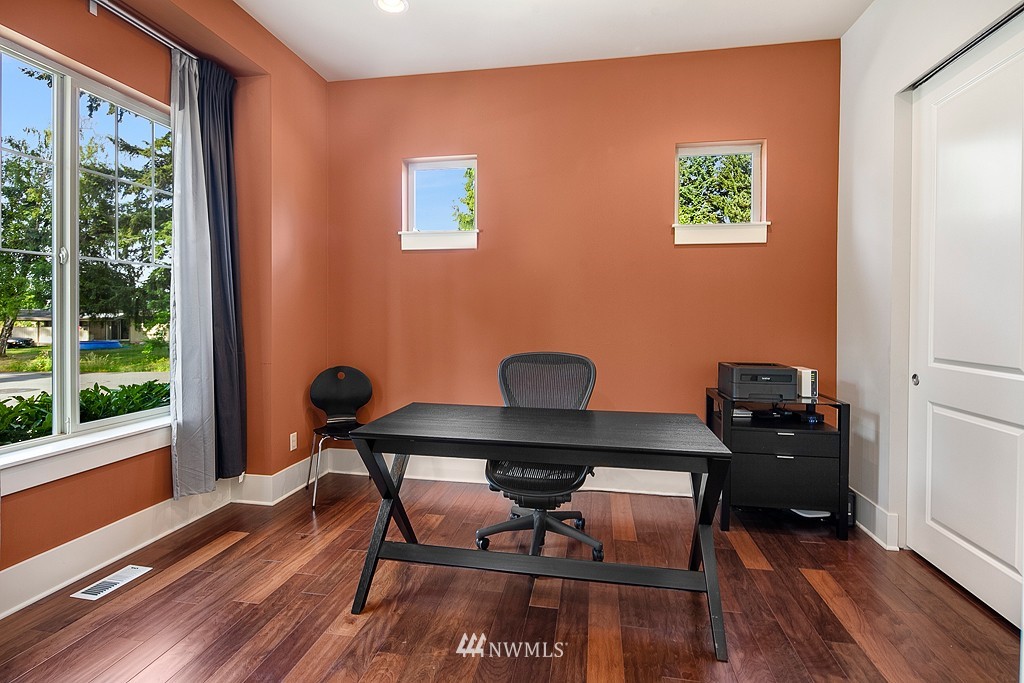 16204 Southeast 135th Place Renton, WA 98059 - Photo 3 of 22 Gallery Image 3
