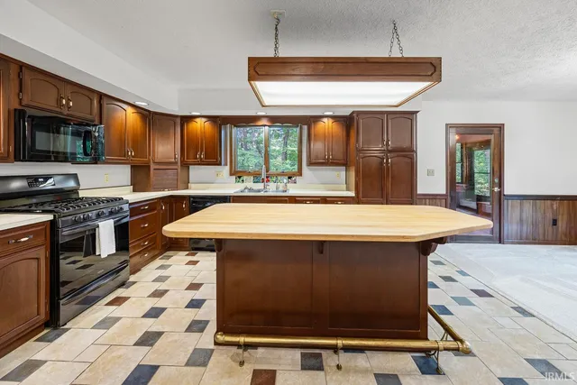 $575,000 | 7150 Robert Ross Lane, West Lafayette, IN 47906