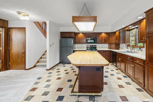 $575,000 | 7150 Robert Ross Lane, West Lafayette, IN 47906