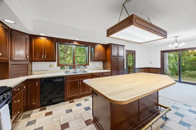 $575,000 | 7150 Robert Ross Lane, West Lafayette, IN 47906