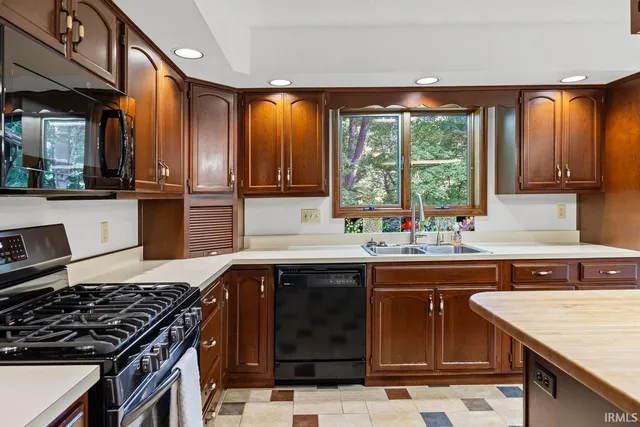 $575,000 | 7150 Robert Ross Lane, West Lafayette, IN 47906