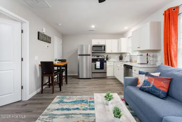 $1,400 | 232 Jordan Lane, Wilmington, NC 28403