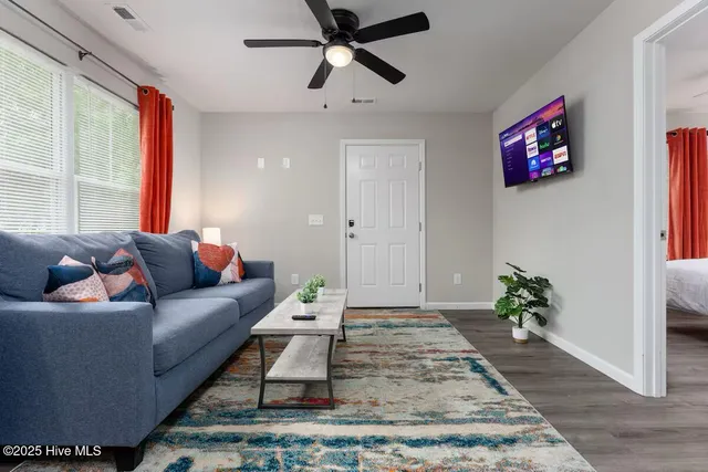 $1,400 | 232 Jordan Lane, Wilmington, NC 28403