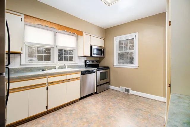 $264,900 | 16 North Center Street, Bangor, MI 49013