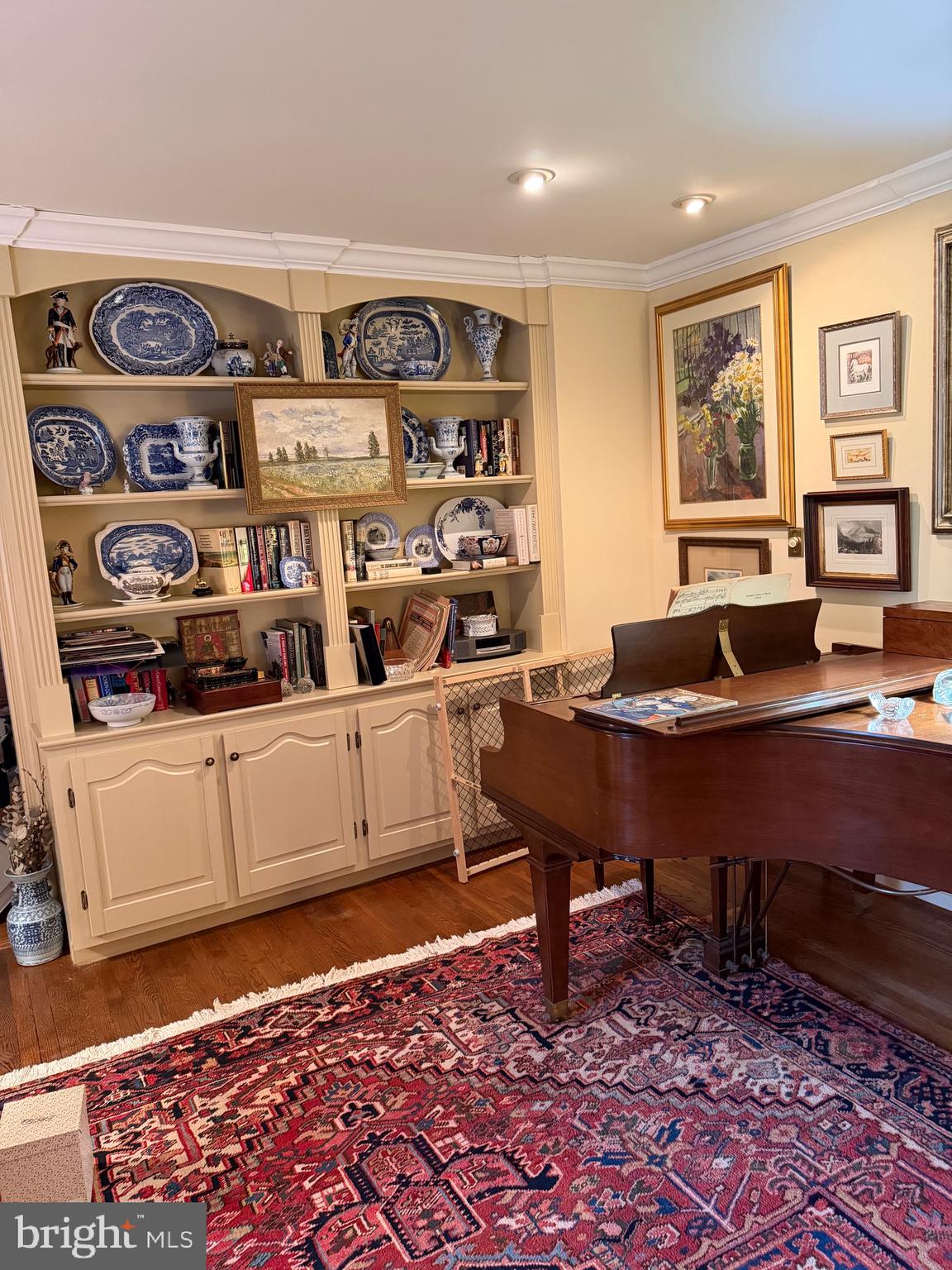 6110 Harmon Place Springfield, VA 22152 - Photo 2 of 21 Grand piano sized living room with custom built-in