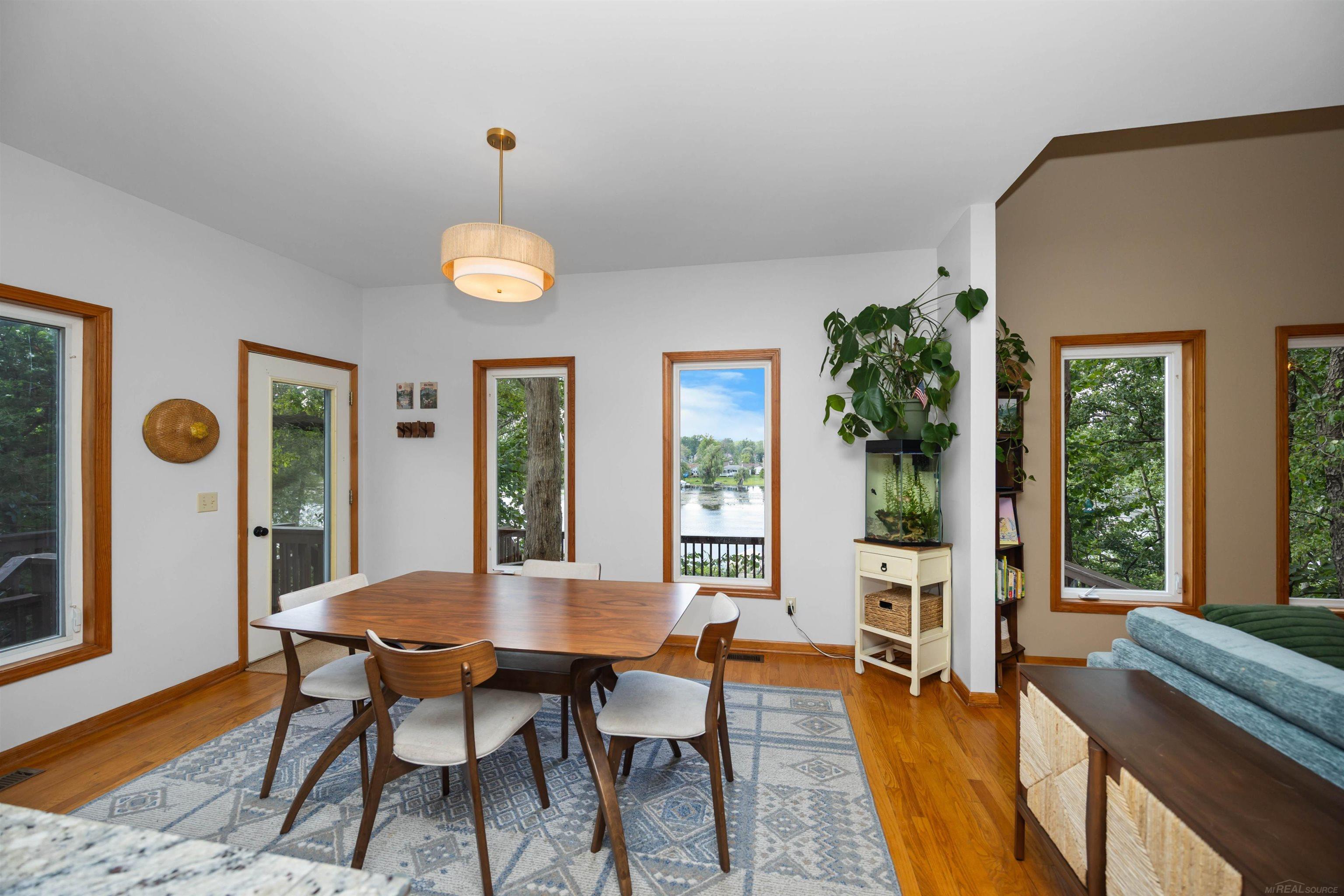 8970 River Valley Road Brighton, MI 48116 - Photo 20 of 39 50218143-2c04d70d-e850-44be-b07e-aac6e842d6e0.JPG