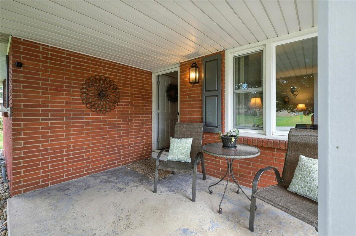 1150 Delwood Road Mansfield, OH 44905 - Photo 6 of 40 Front Porch