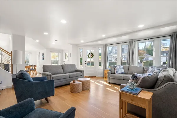 $4,800 | 14 Robinson Street, Narragansett, RI 02882