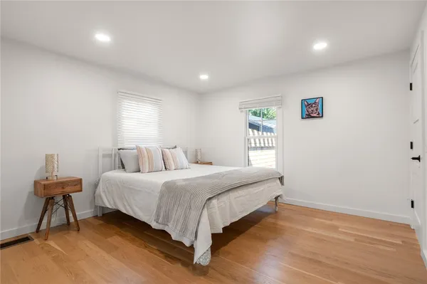 $4,800 | 14 Robinson Street, Narragansett, RI 02882