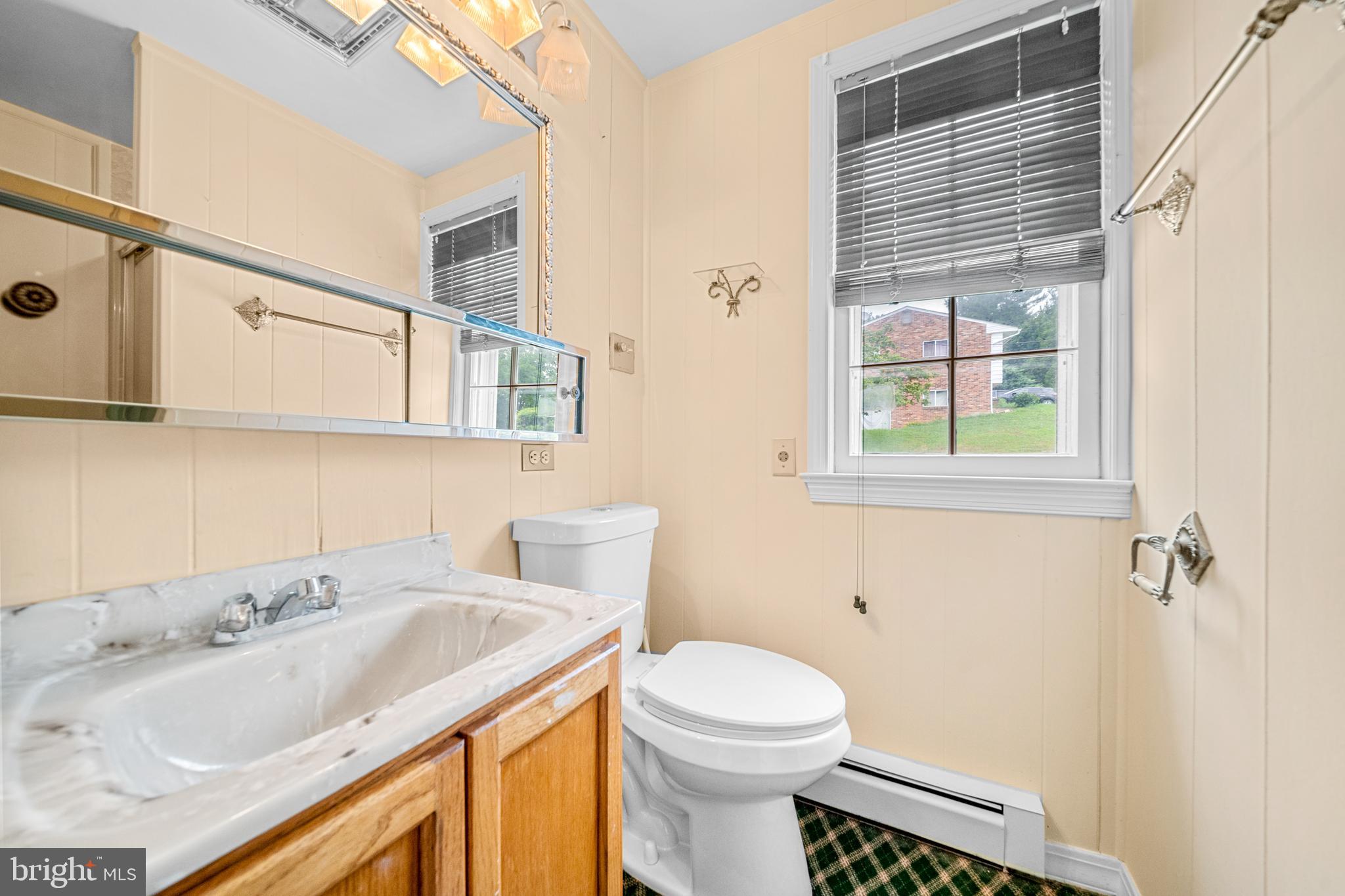 18189 Sands Road Purcellville, VA 20132 - Photo 57 of 145 Upstairs bathroom.