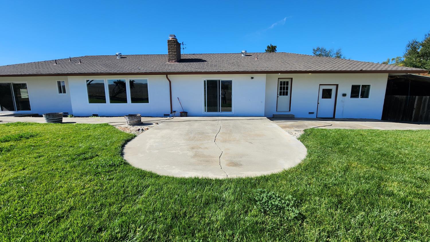 307 Mansfield Road Hollister, CA 95023 - Photo 20 of 62 a front view of a house with a yard