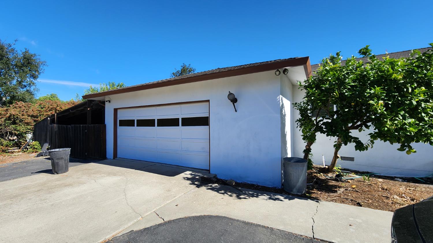 307 Mansfield Road Hollister, CA 95023 - Photo 6 of 62 a front view of a house with a yard