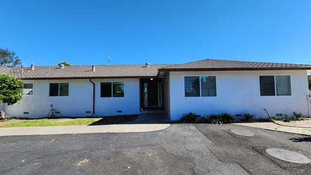 a view of a house with a backyard