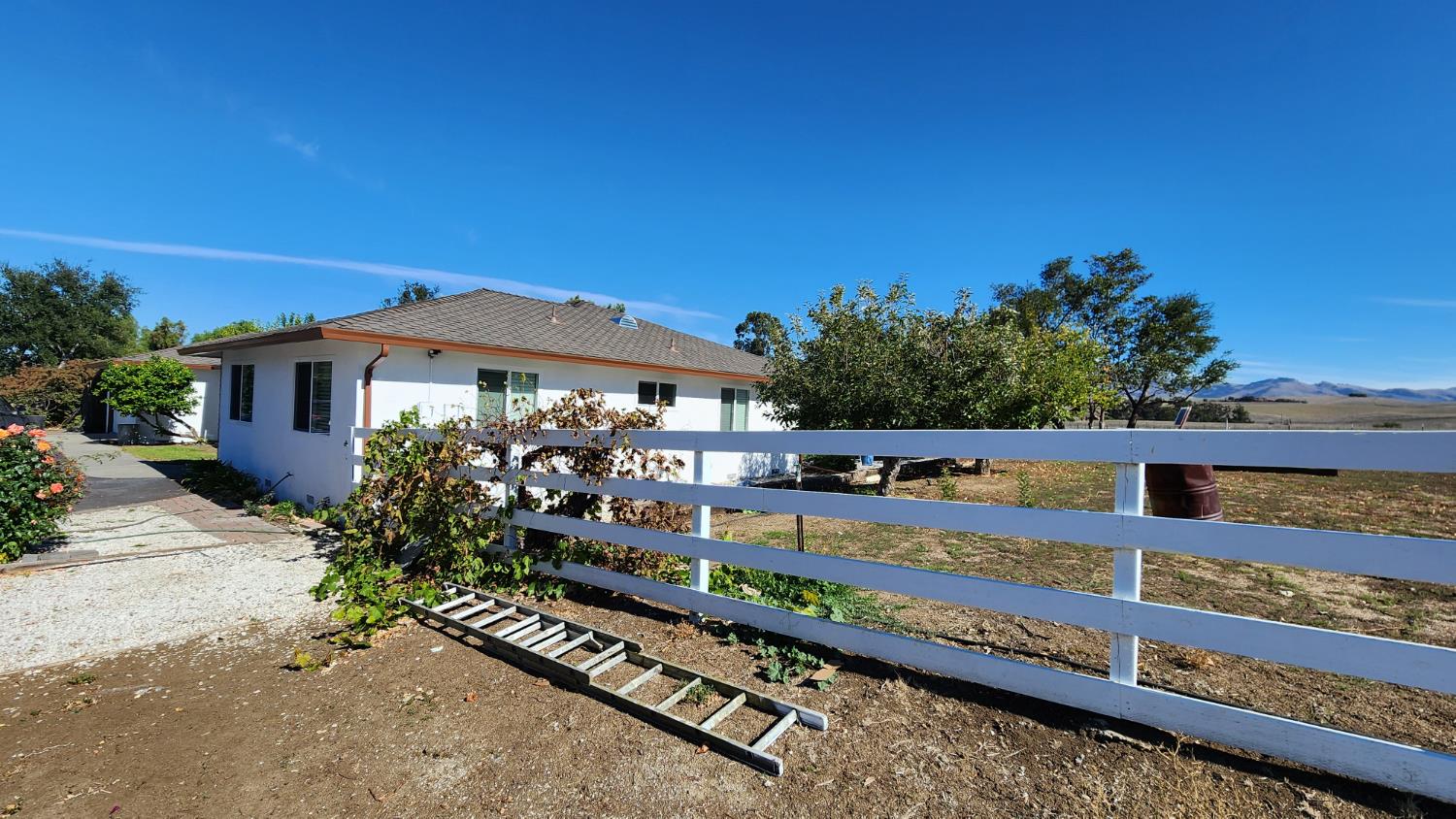 307 Mansfield Road Hollister, CA 95023 - Photo 9 of 62