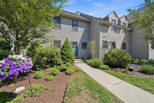 $422,000 | 6 Veterans Road, Unit 13, Amherst, NH 03031