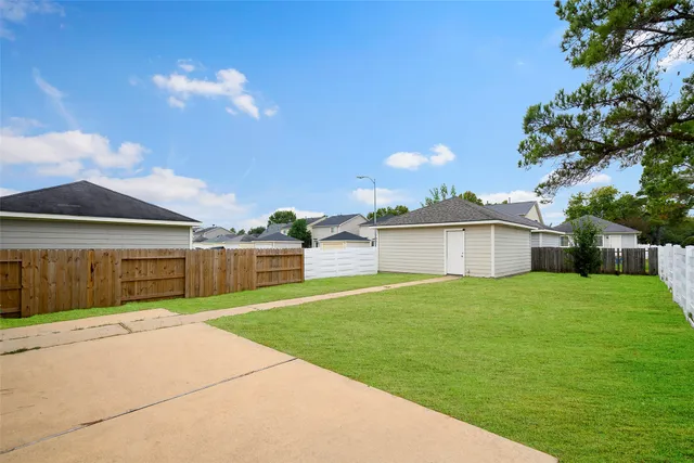 a view of a back yard of the house
