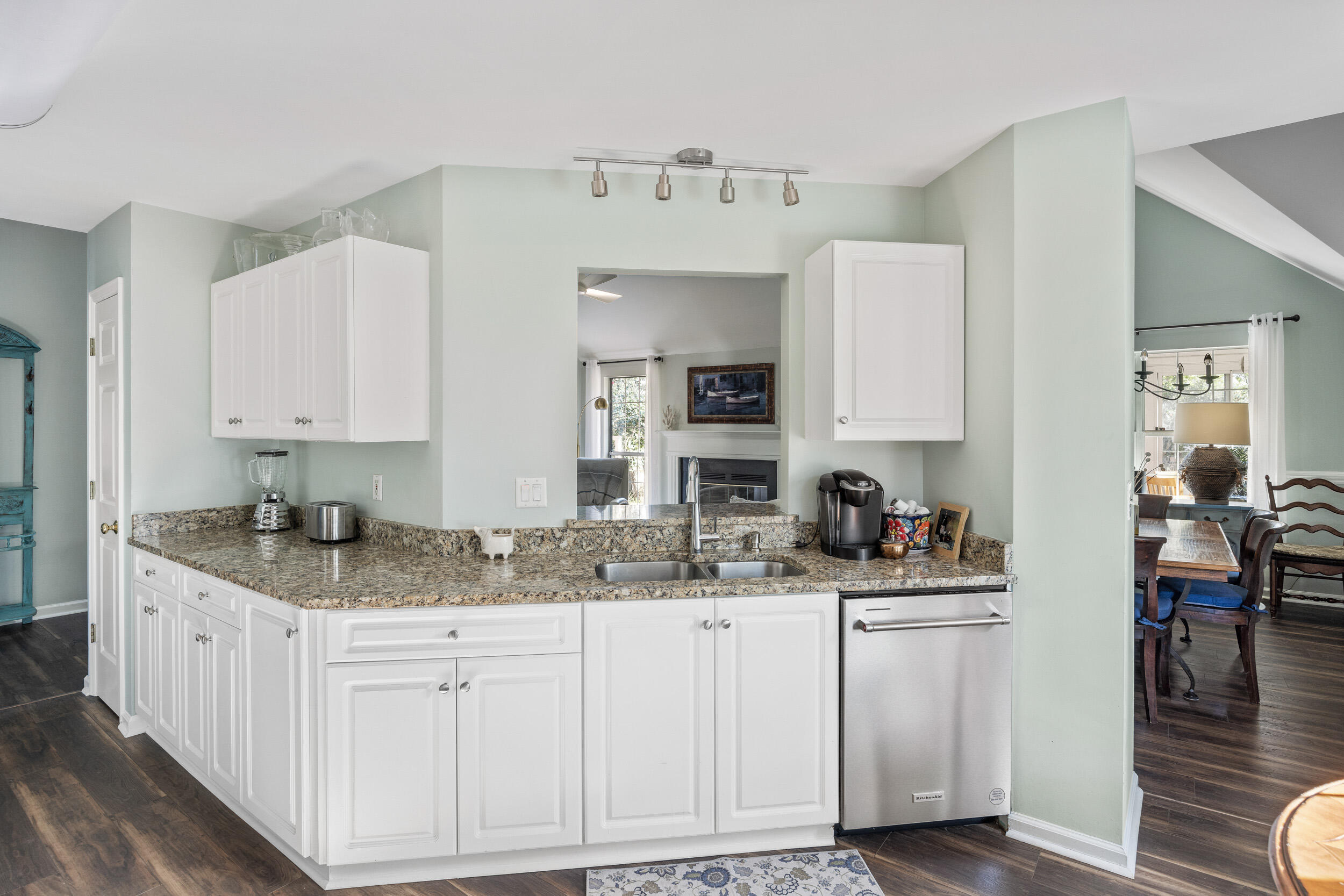 304 Mt Royall Drive Mount Pleasant, SC 29464 - Photo 10 of 36 304 Mt Royall Web-28