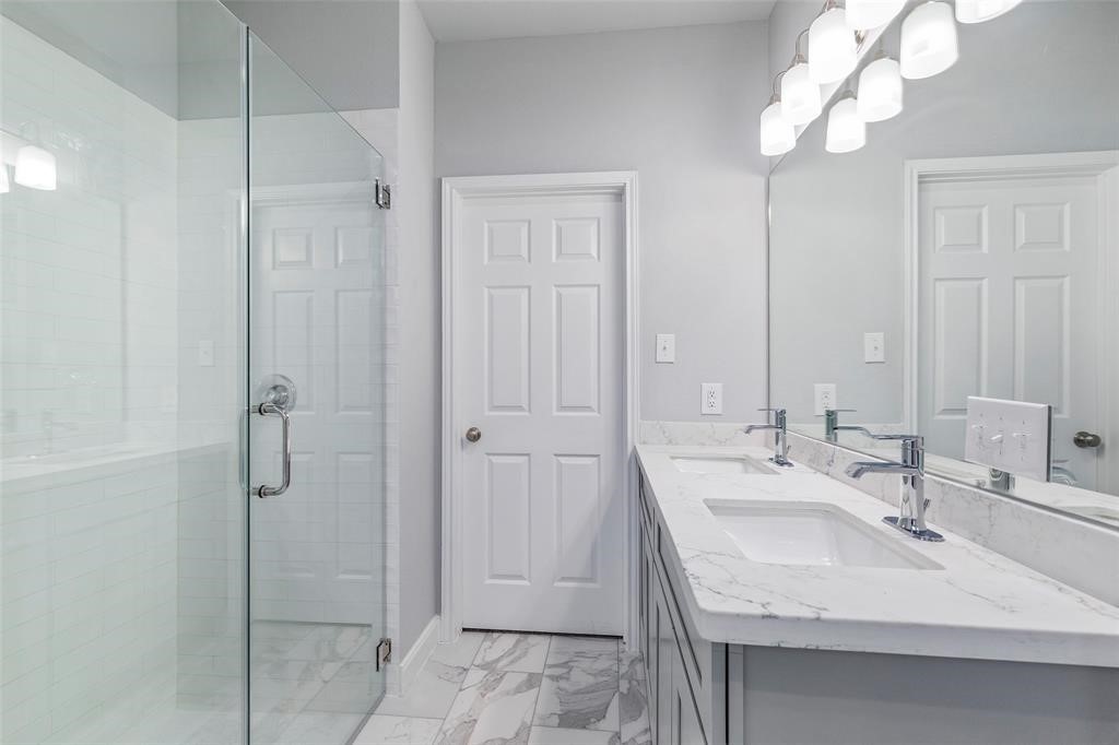 7655 Ameswood Road Houston, TX 77095 - Photo 10 of 23 Primary Bathroom