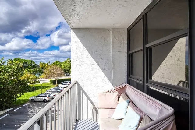 $2,200 | 400 Leslie Drive, Unit 305, Hallandale Beach, FL 33009