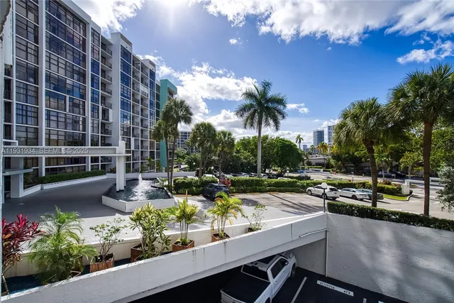 $2,200 | 400 Leslie Drive, Unit 305, Hallandale Beach, FL 33009