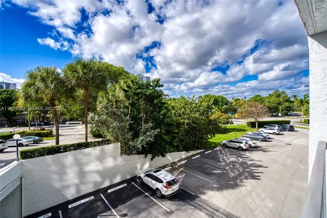$2,200 | 400 Leslie Drive, Unit 305, Hallandale Beach, FL 33009