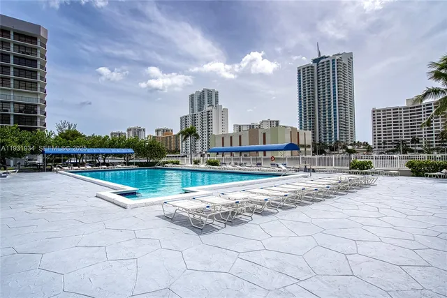 $2,200 | 400 Leslie Drive, Unit 305, Hallandale Beach, FL 33009