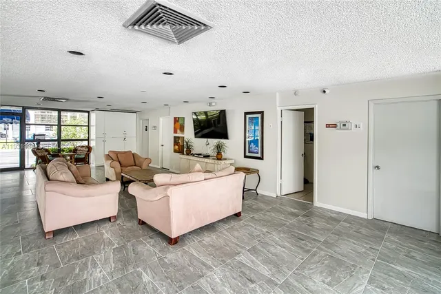 $2,200 | 400 Leslie Drive, Unit 305, Hallandale Beach, FL 33009
