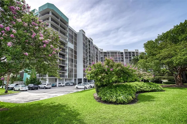 $2,200 | 400 Leslie Drive, Unit 305, Hallandale Beach, FL 33009