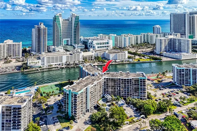$2,200 | 400 Leslie Drive, Unit 305, Hallandale Beach, FL 33009