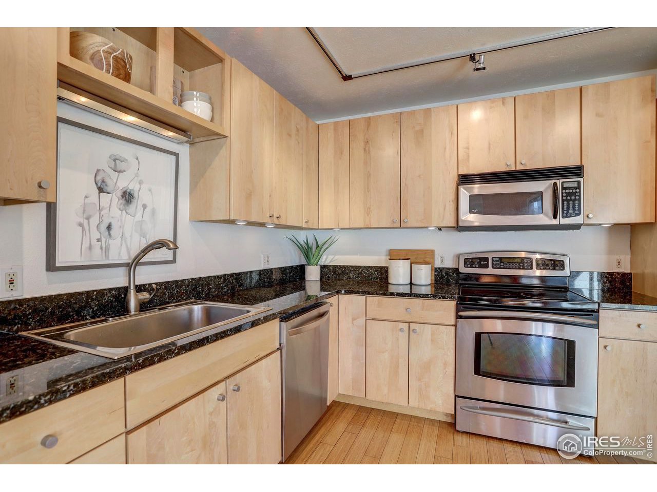 3685 Silver Plume Lane Boulder, CO 80305 - Photo 15 of 39 Maple cabinets