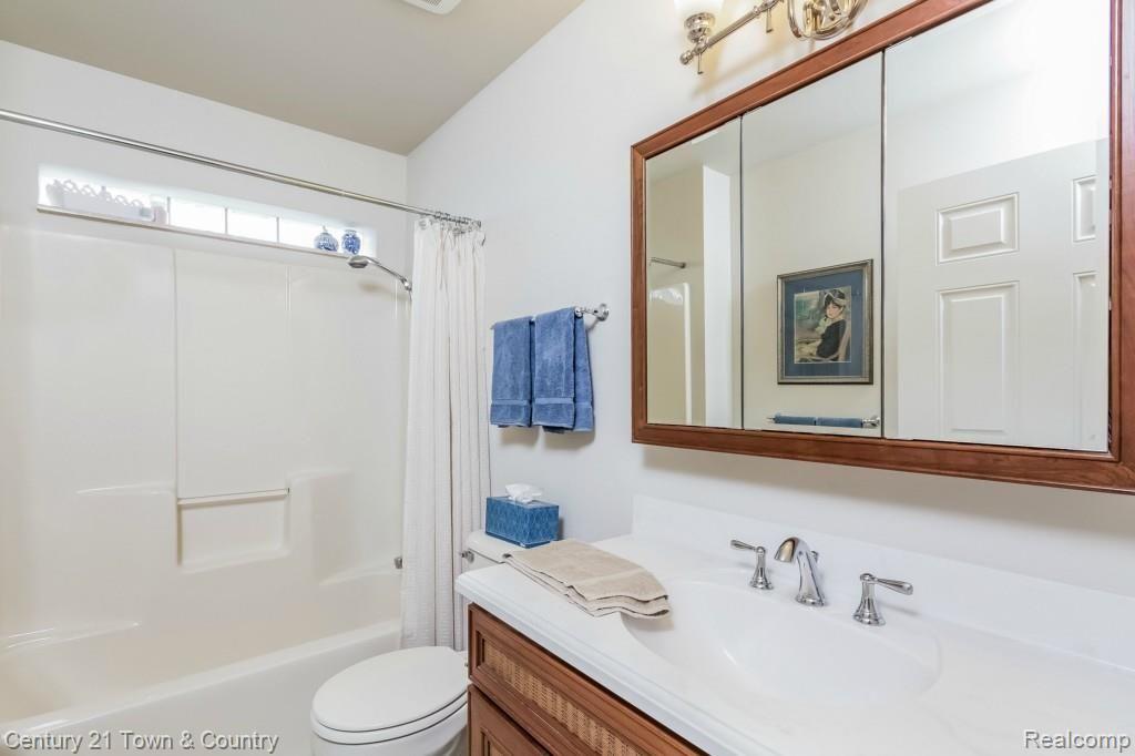 6038 Bordman Road Romeo, MI 48065 - Photo 24 of 32 026-Bathroom-1638909-large.jpg