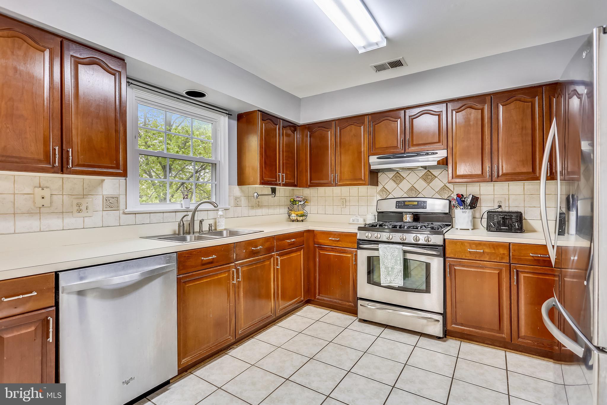 894 Tall Oaks Square Leesburg, VA 20175 - Photo 15 of 43