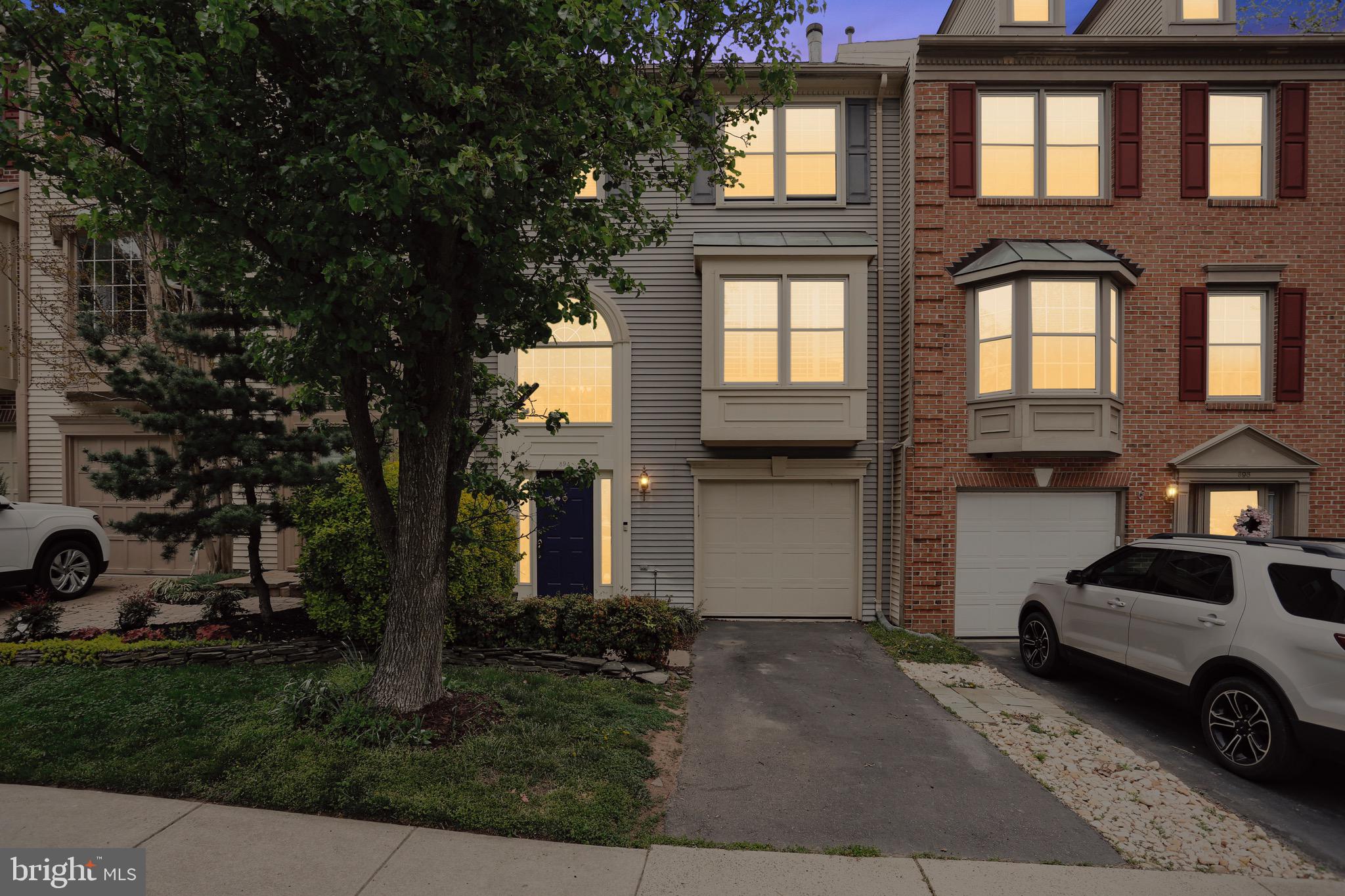 894 Tall Oaks Square Leesburg, VA 20175 - Photo 2 of 43