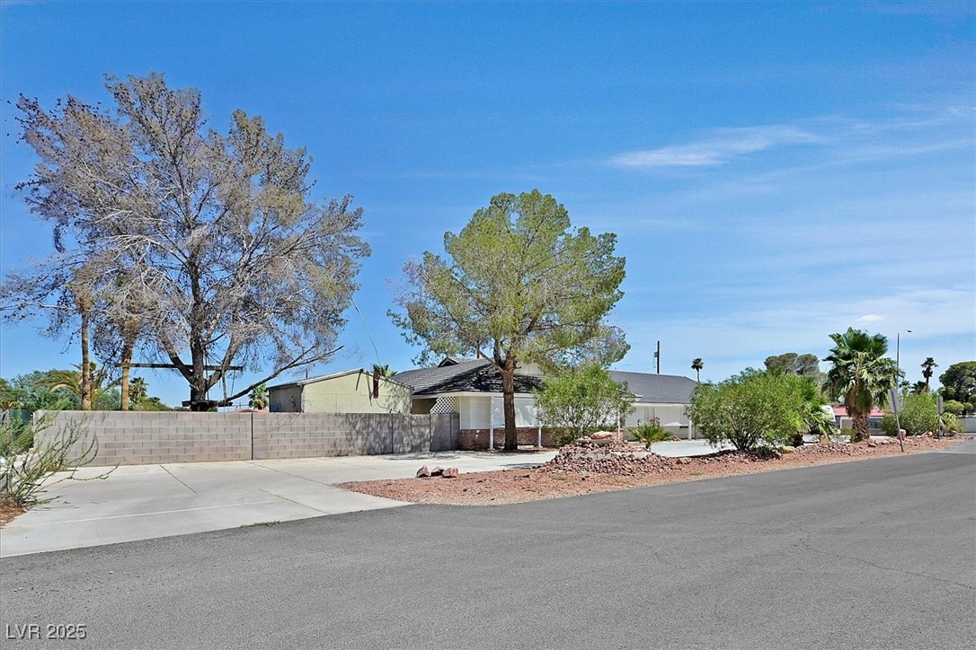 6384 West Desert Inn Road Las Vegas, NV 89146 - Photo 26 of 26 View of front of home