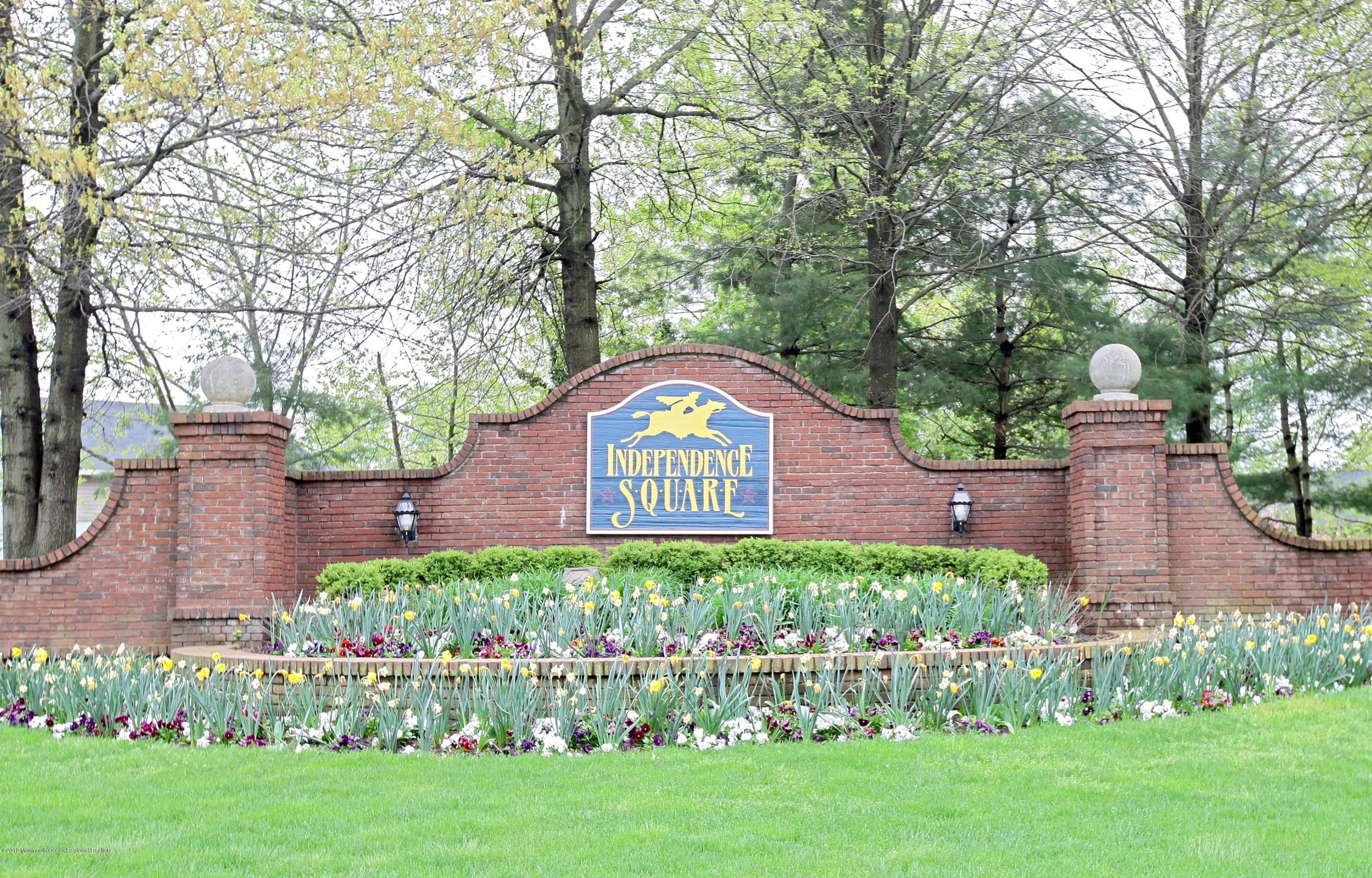 16 Stuart Drive, Unit 8 Freehold, NJ 07728 - Photo 25 of 28 a view of a back yard