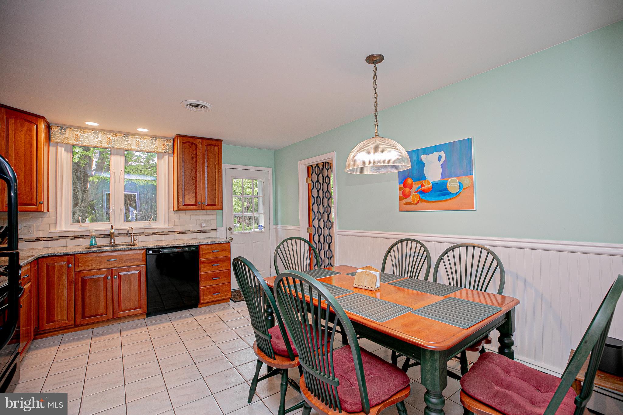 66 Red Lion Road Huntingdon Valley, PA 19006 - Photo 19 of 46 Kitchen seating area