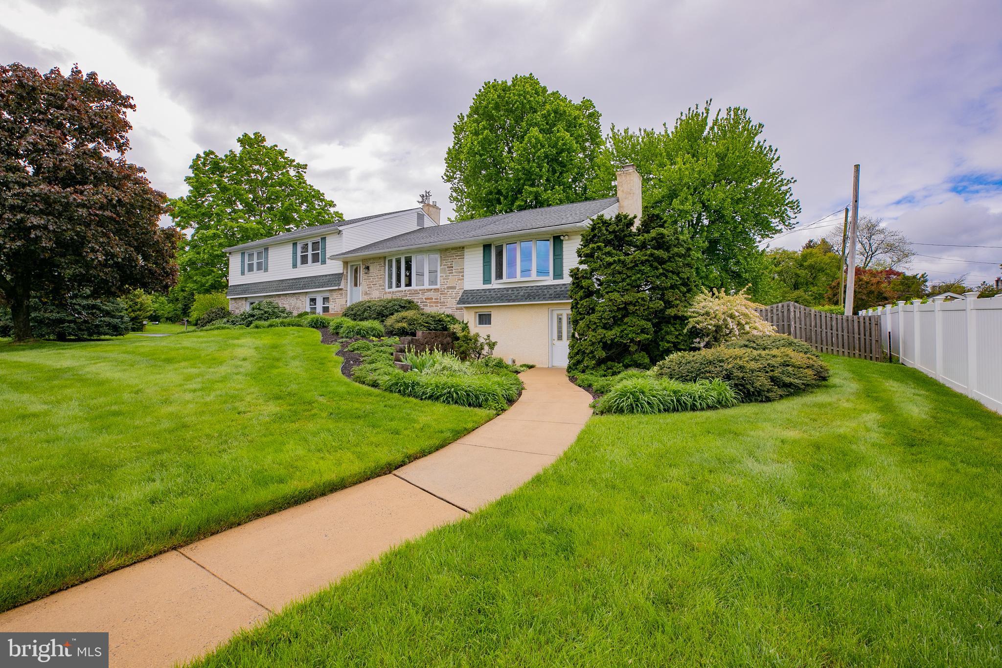 66 Red Lion Road Huntingdon Valley, PA 19006 - Photo 4 of 46 Walkway to lower level