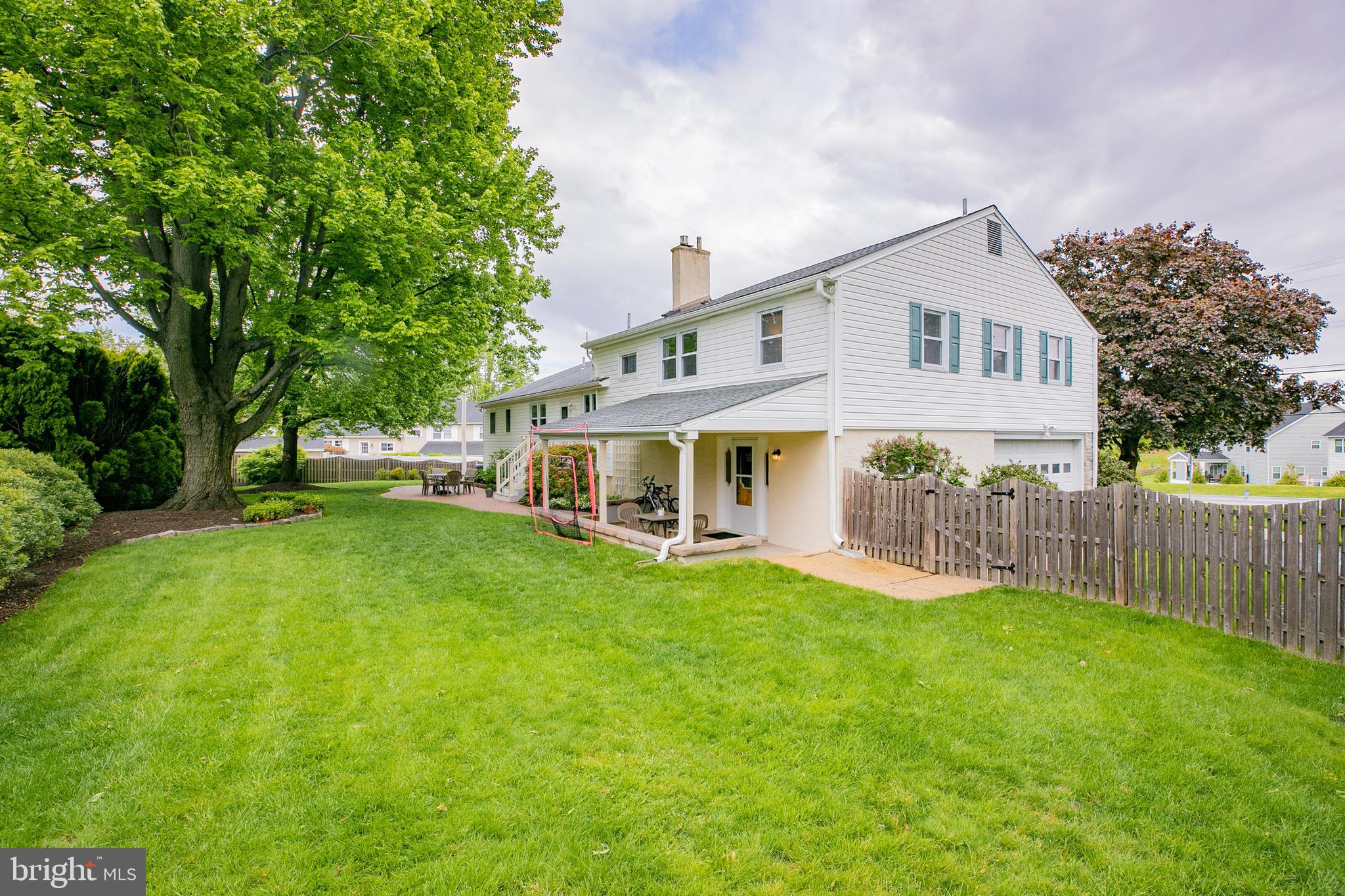 66 Red Lion Road Huntingdon Valley, PA 19006 - Photo 7 of 46 Side view of rear yard and covered patio