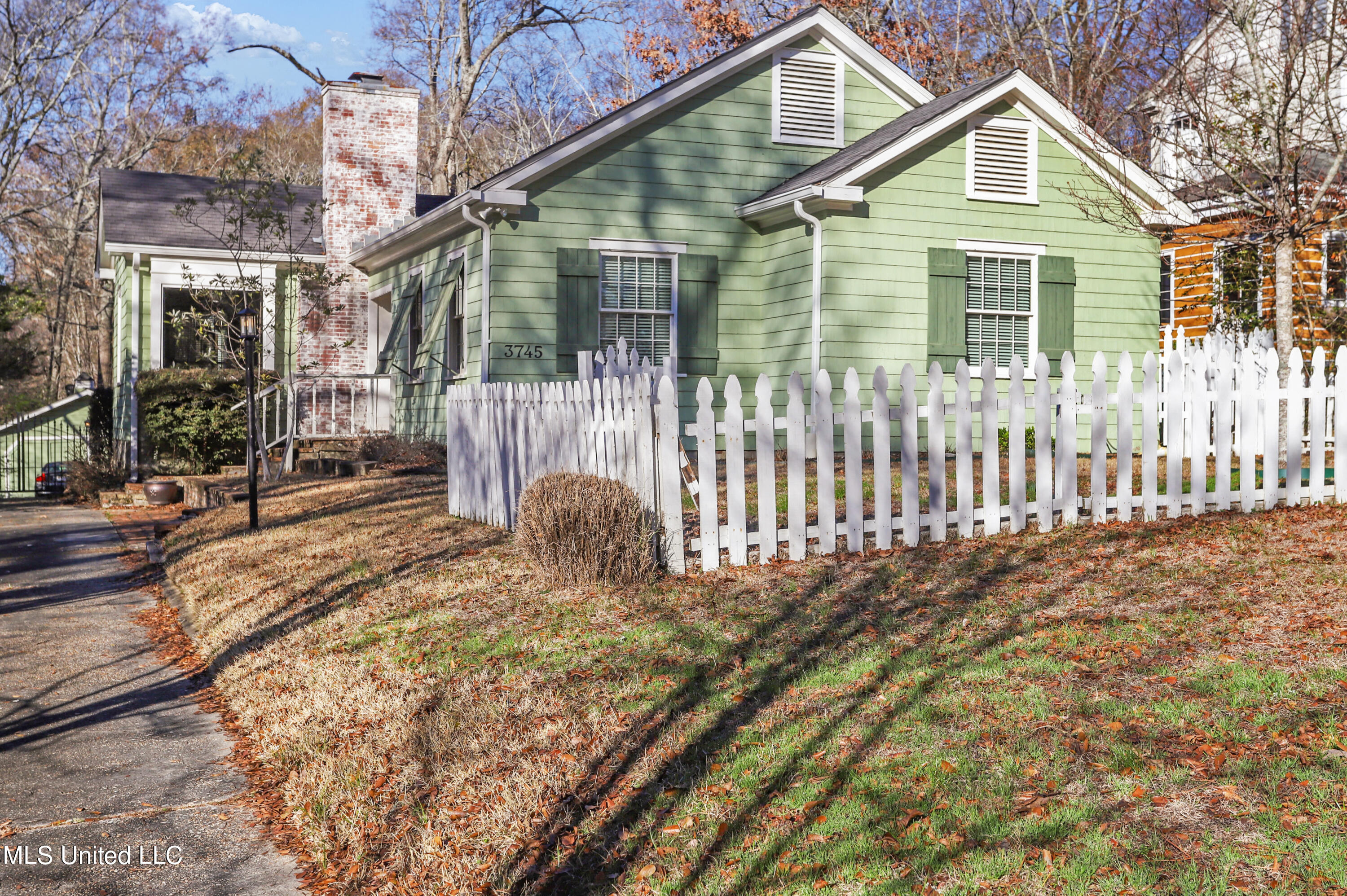 3745 Kings Highway Jackson, MS 39216 - Photo 2 of 22 2