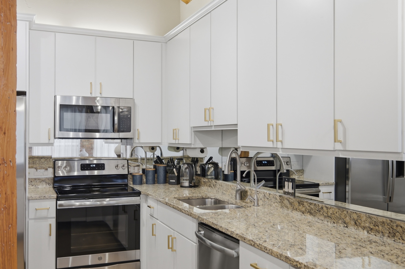 225 West Huron Street, Unit 313 Chicago, IL 60654 - Photo 20 of 27