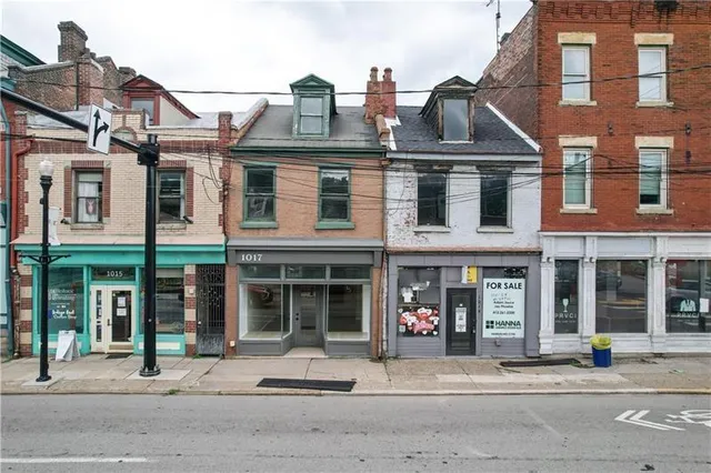 $950 | 1017 East Carson Street, Pittsburgh, PA 15203