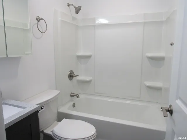 $1,100 | 240 5th Street East, Milan, IL 61264