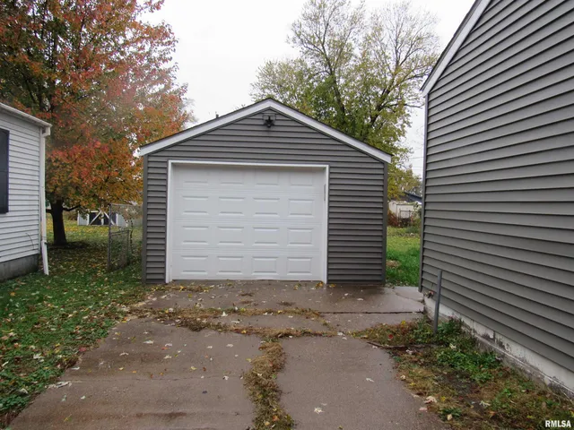 $1,100 | 240 5th Street East, Milan, IL 61264