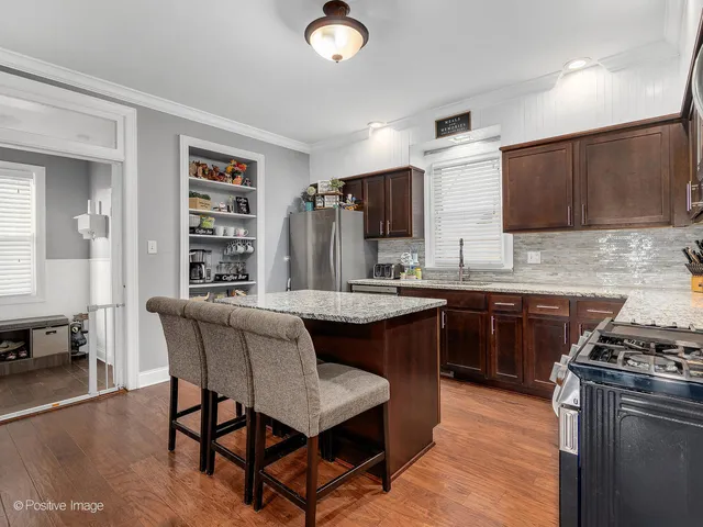 $355,000 | 7540 West 59th Street, Summit, IL 60501