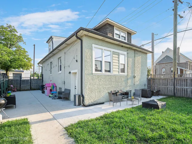 $355,000 | 7540 West 59th Street, Summit, IL 60501