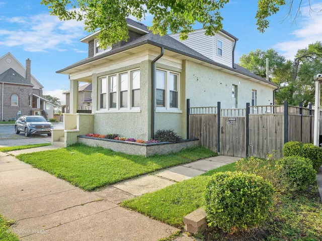 $355,000 | 7540 West 59th Street, Summit, IL 60501