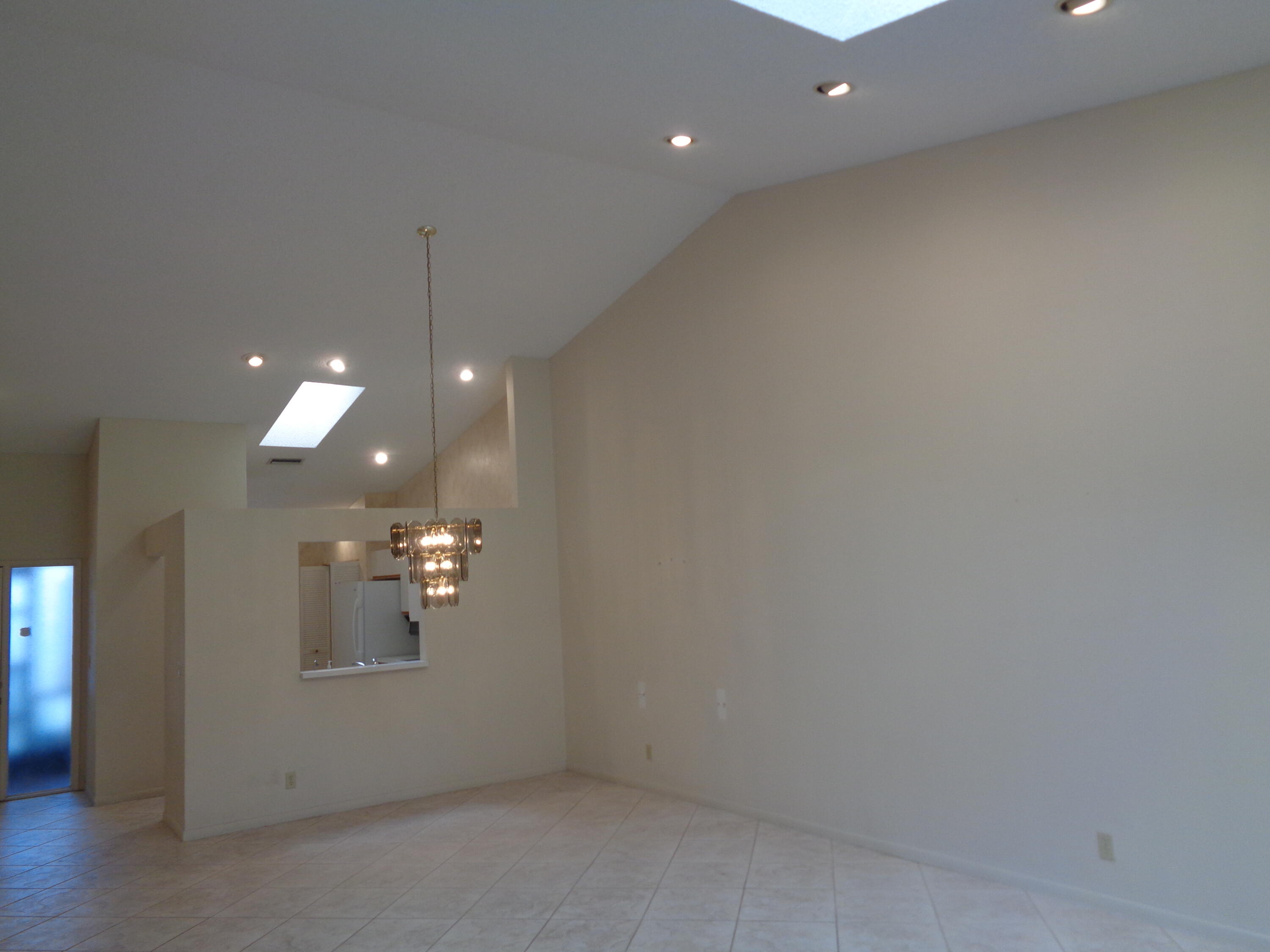 8299 Sun Lake Drive, Unit B Boca Raton, FL 33496 - Photo 15 of 47 Dining Room