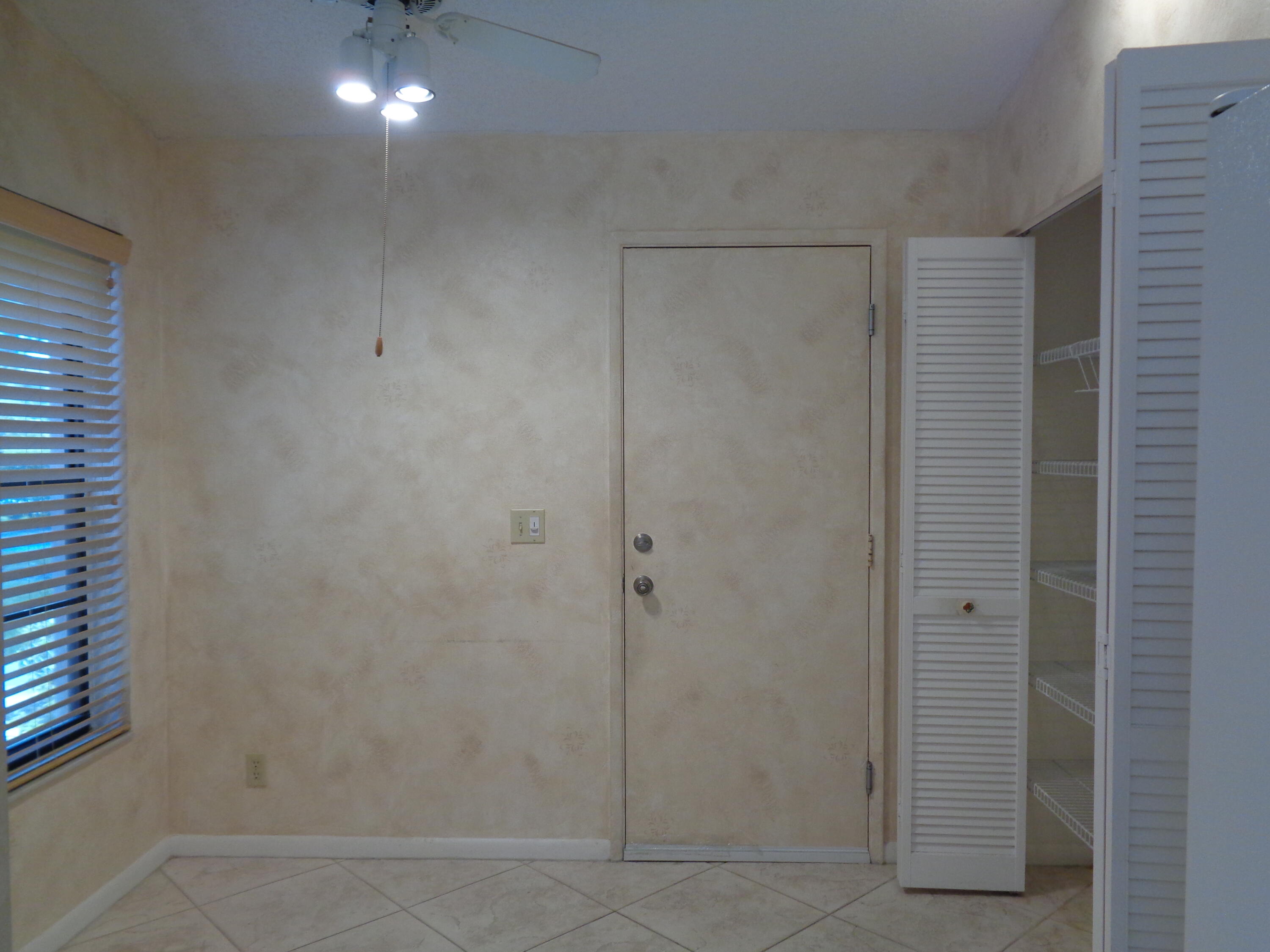 8299 Sun Lake Drive, Unit B Boca Raton, FL 33496 - Photo 9 of 47 Eat-in Kitchen area