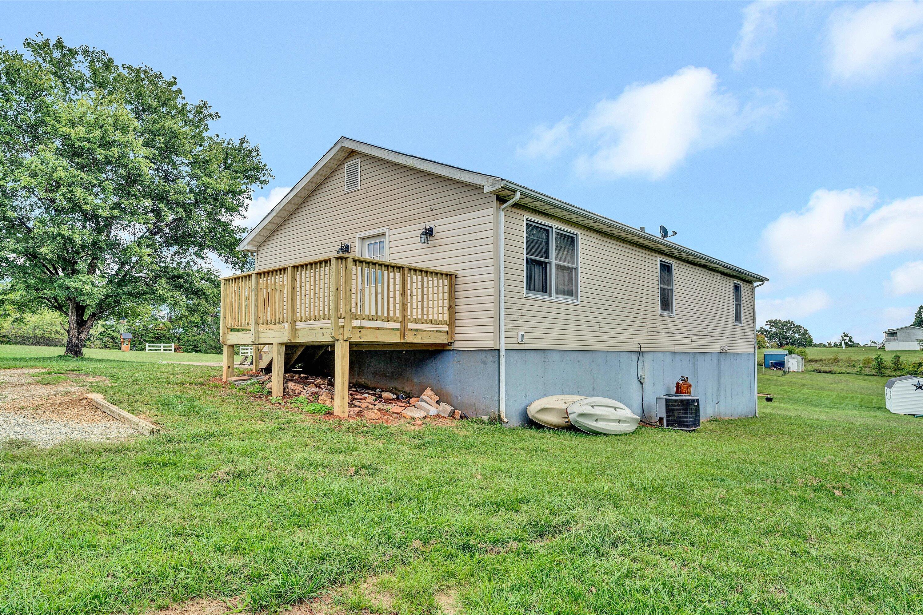 2023 Lipscomb Road Moneta, VA 24121 - Photo 38 of 41 36-092020240226