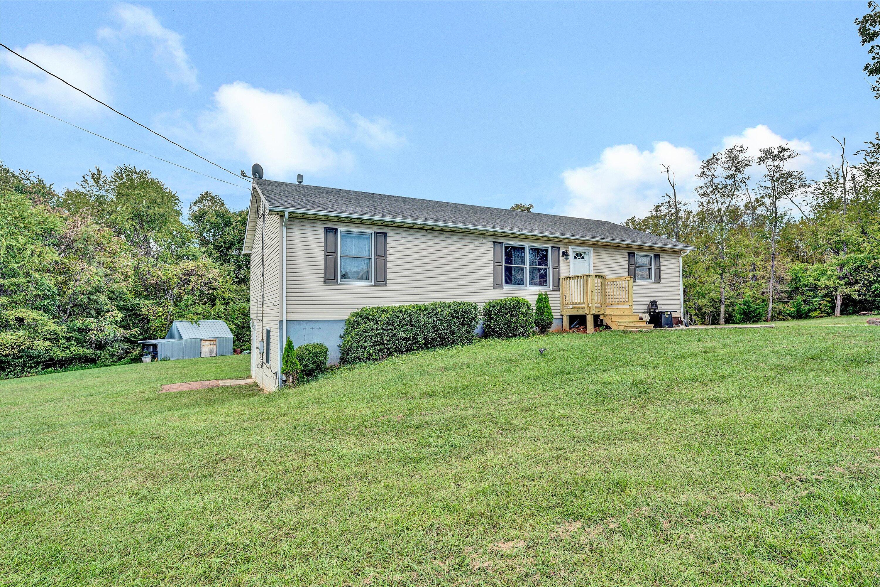 2023 Lipscomb Road Moneta, VA 24121 - Photo 5 of 41 03-092020240222